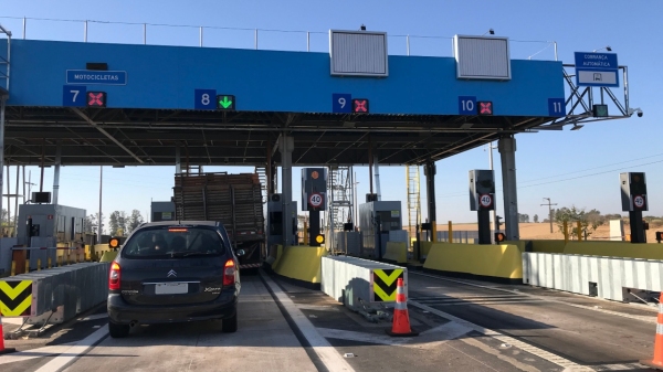 Pra�a de ped�gio em In�bia Paulista, no km 581 da Rodovia SP-294. Fiscaliza��o de velocidade, no local, � feita por radar, com limite m�ximo de 40 km/h (Foto: Siga Mais).
