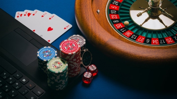 Proposta quer legalizar jogos de azar, o que permitiria fiscalizar e tributar as apostas (Foto: Aidan Howe/Pexels).
