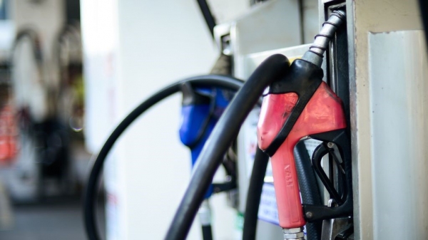 Gasolina e diesel mais caros na venda da Petrobras para as refinarias. Alta deve refletir nos postos, para o consumidor final (Foto: Marcello Casal Jr./Ag�ncia Brasil).