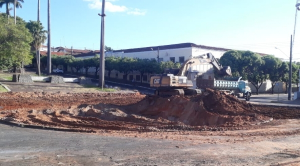 Foram iniciadas as obras de revitaliza��o da Pra�a Jos� Firpo, em Luc�lia (Cedida/Eduardo Fatinanci).