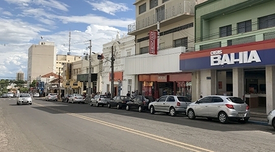 Poder Judici�rio valida decreto municipal, em Adamantina, que autoriza funcionamento do setor na cidade, das 12h �s 18h (Foto: Siga Mais).