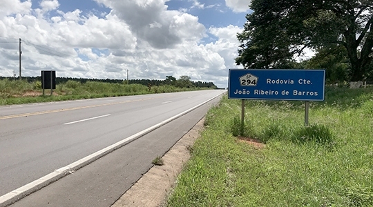 Rodovia Comandante Jo�o Ribeiro de Barros (SP-294) � uma das que passam a operar sob concess�o, a partir de junho (Foto: Siga Mias).