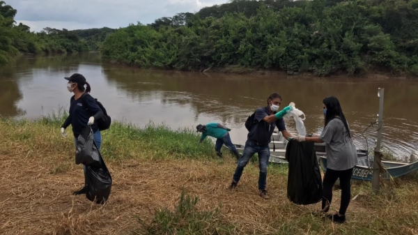 Agentes municipais fizeram a limpeza ambiental no Salto Botelho (Divulga��o/PML).
