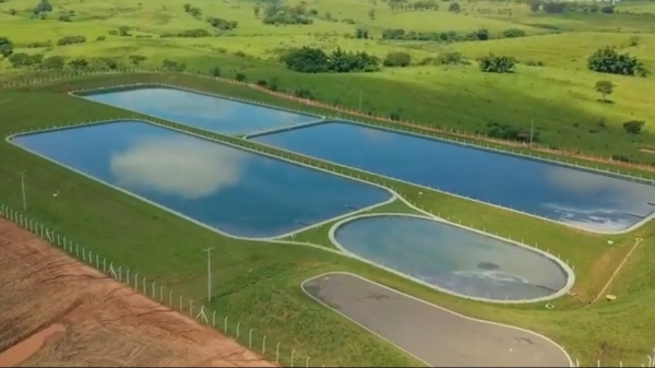 Foram executados 4,3 quil�metros de tubula��o e uma esta��o elevat�ria, que bombeia o esgoto at� a esta��o de tratamento (Divulga��o/Sabesp).