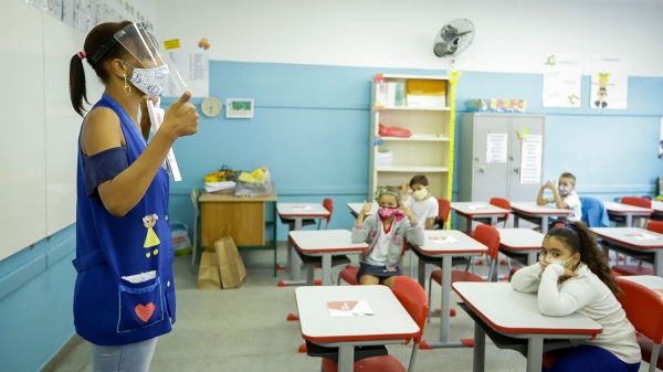 Foi antecipado para  11 de junho a vacina��o de 363 mil profissionais da educa��o b�sica de 18 a 44 anos no Estado de S�o Paulo (Foto: Seduc SP).