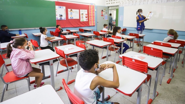 Distanciamento de um metro com revezamento entre os alunos, conforme a capacidade f�sica das escolas, ser� mantido at� o fim do m�s, decide Governo de SP (Foto: Seduc/SP).