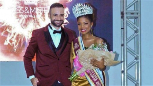 Rodrigo Mosca, coordenador do concurso, e Fernanda Barros, de Luc�lia, ap�s receber a cora��o e faixa de Miss Oeste Paulista (Cedida).