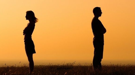 Relacionamentos podem ficar sob tens�o diante da sobrecarga f�sica e emocional (Pixabay).