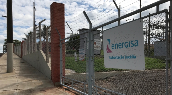 Subesta��o da Energisa, em Luc�lia. Estrutura est� em  manuten��o nesta quinta, sexta e s�bado (Foto: Aqui Luc�lia).