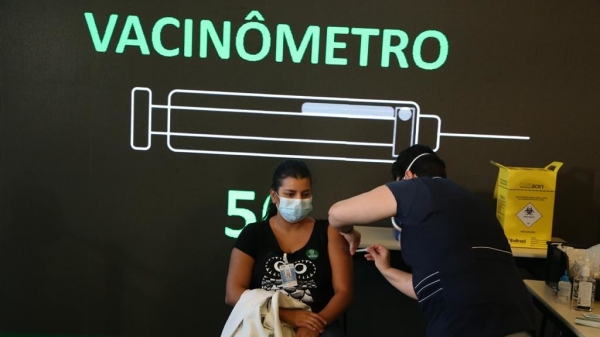 Segundo o Vacin�metro, Luc�lia vacinou 254 pessoas contra a Covid19 (Foto: GovSP).