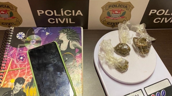 Droga e materiais apreendidos na opera��o. Um homem foi preso (Divulga��o/Pol�cia Civil).