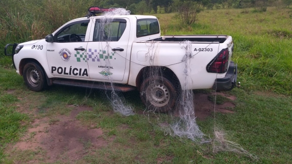 Materiais apreendidos durante a fiscalização às margens do Rio Aguapeí, em Lucélia (Cedida/PM Ambiental).
